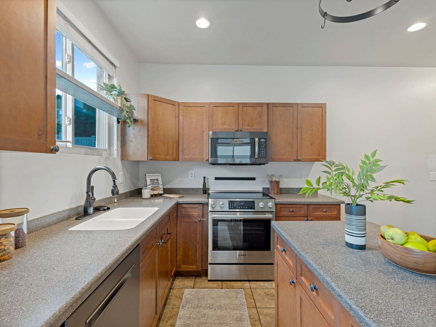4 Bed / 3.5 Bath Spacious Home for Rent in Draper – Internet & Cable Included! — photo 15