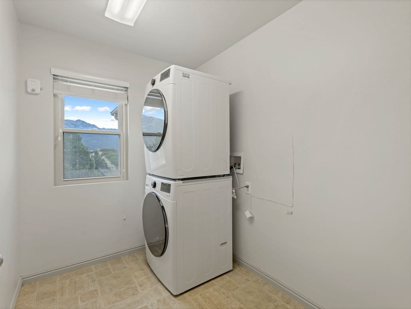4 Bed / 3.5 Bath Spacious Home for Rent in Draper – Internet & Cable Included! — photo 22