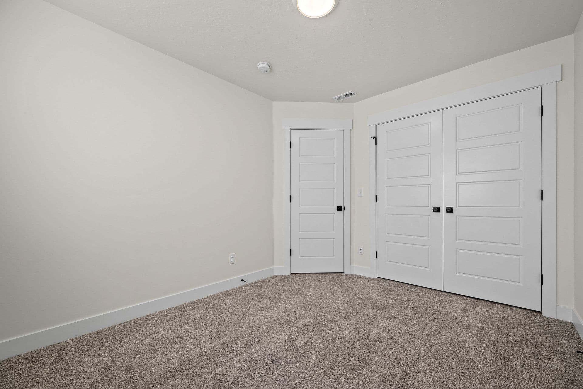 Two Private Rooms for Rent in a Modern Townhome | $575/Month Each | Female Housing — photo 24