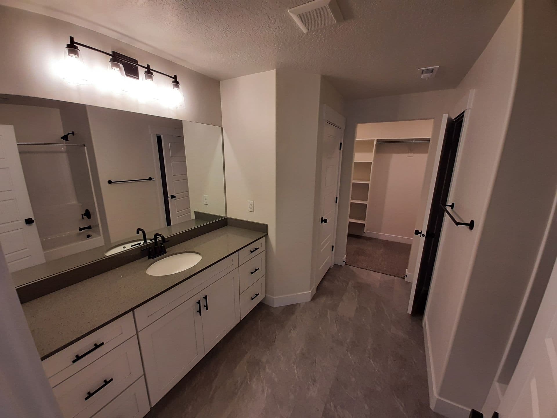 Two Private Rooms for Rent in a Modern Townhome | $575/Month Each | Female Housing — photo 30