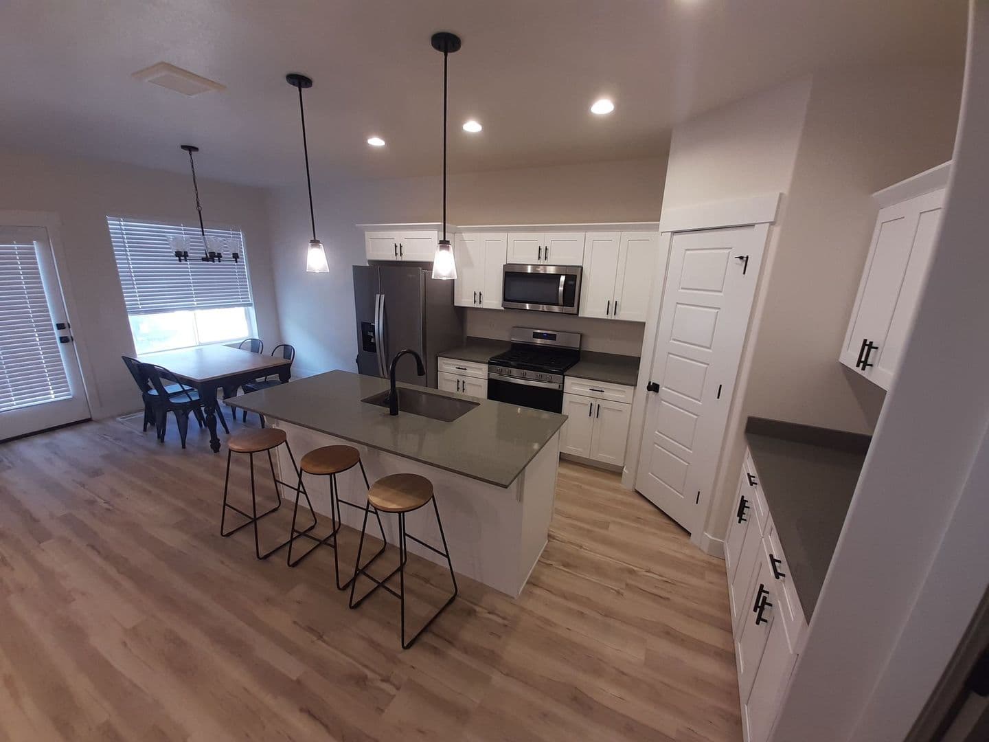 Private Bedroom in Lehi Townhome — Female Student Home — photo 6