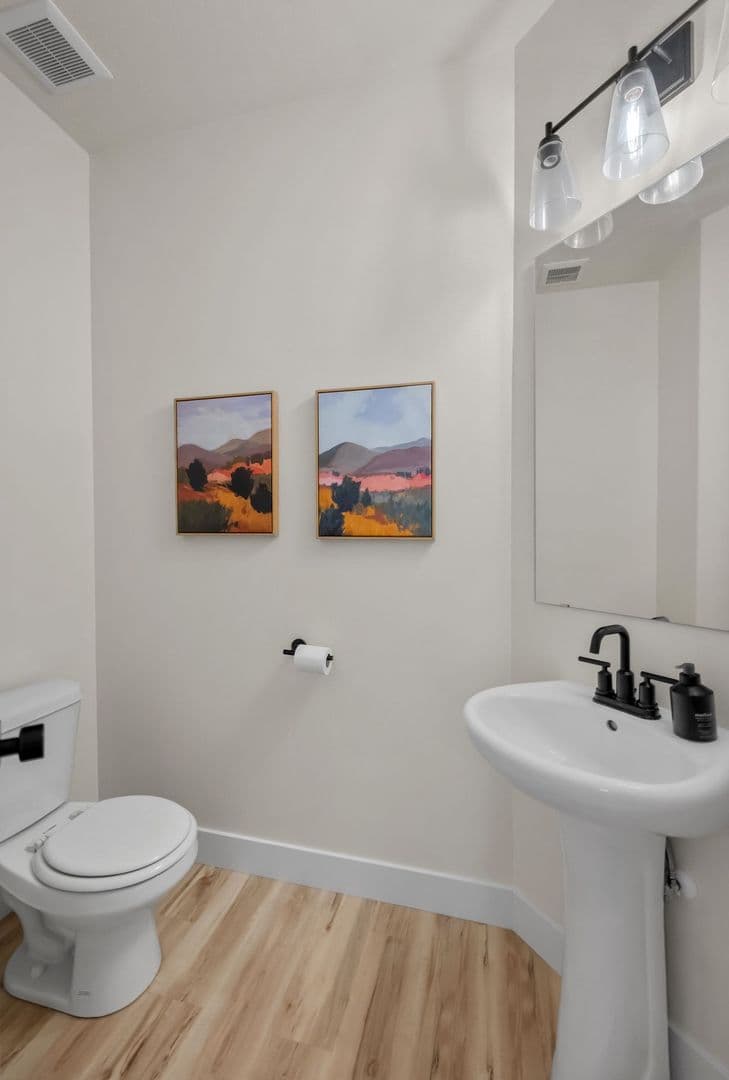 Private Bedroom in Lehi Townhome — Female Student Home — photo 7