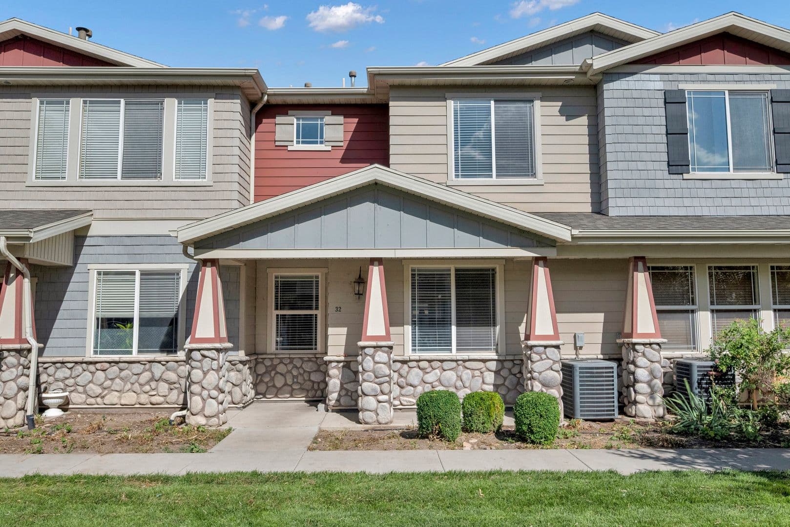 Beautiful Pleasant Grove Townhome for Rent — exterior