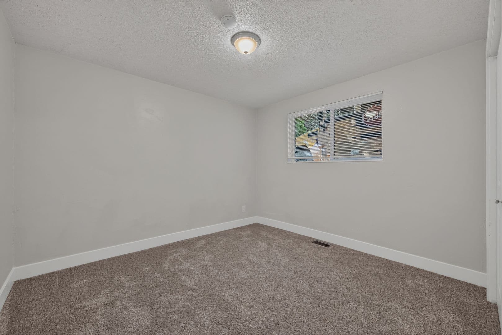 3 Bed / 1 Bath Home for Rent in Springville — exterior