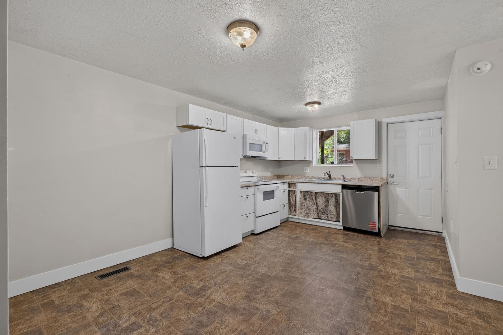 3 Bed / 1 Bath Home for Rent in Springville — photo 7