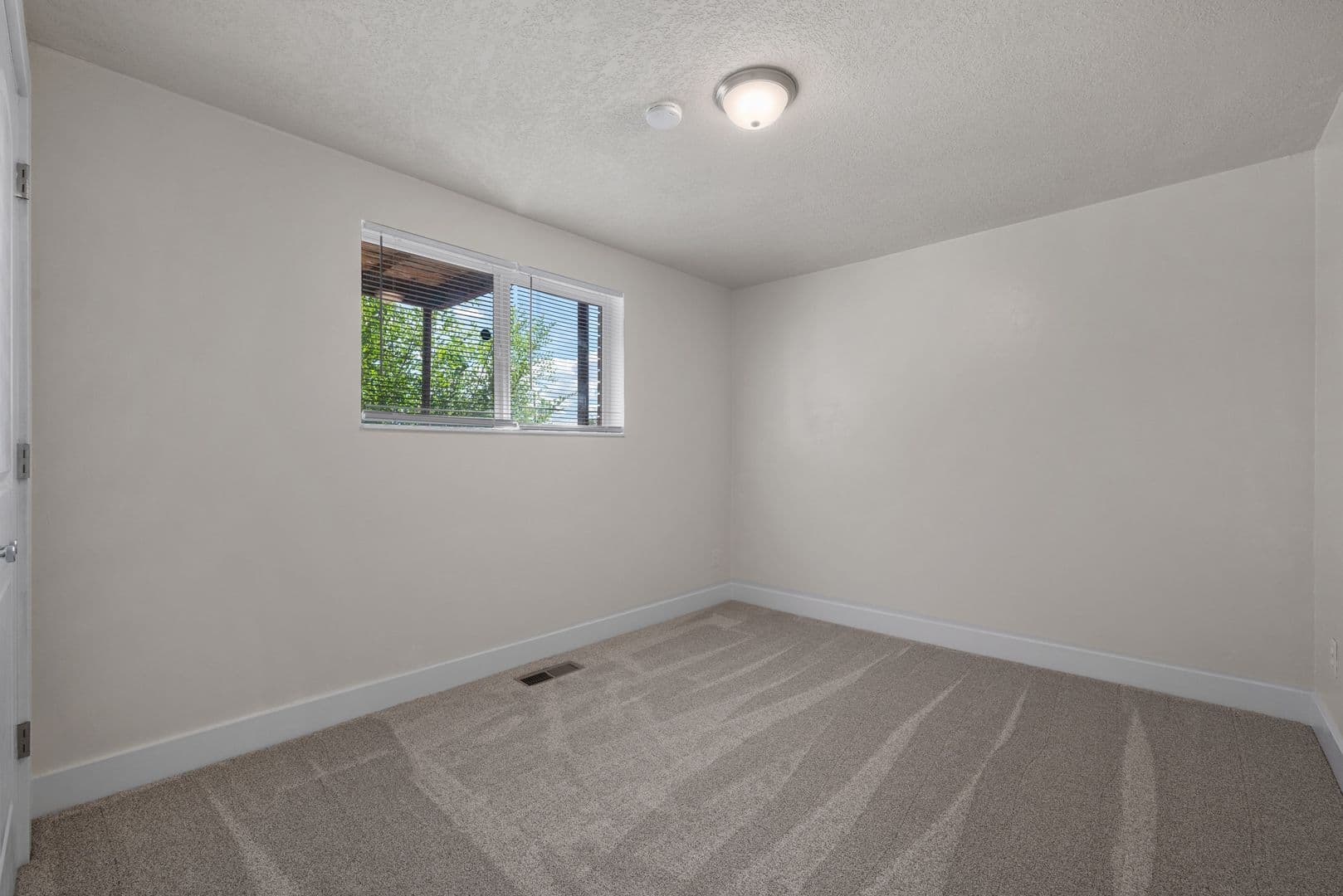 3 Bed / 1 Bath Home for Rent in Springville — photo 11