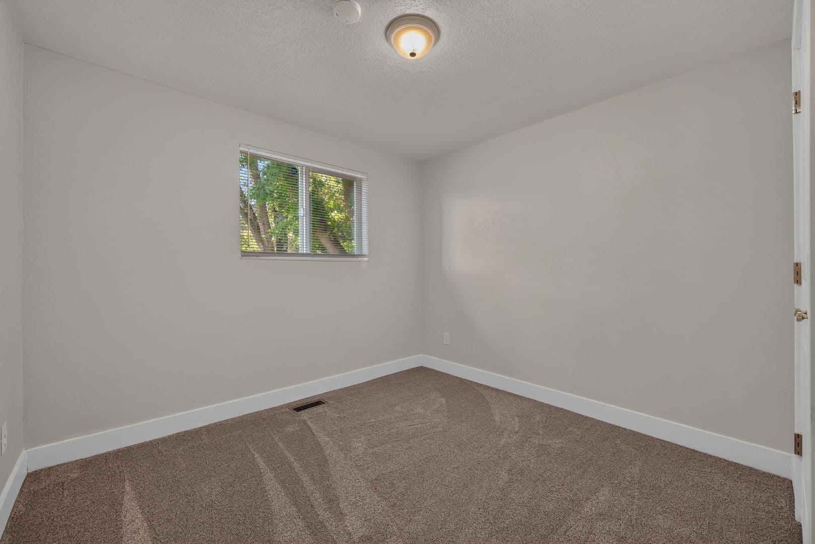 3 Bed / 1 Bath Home for Rent in Springville — photo 16