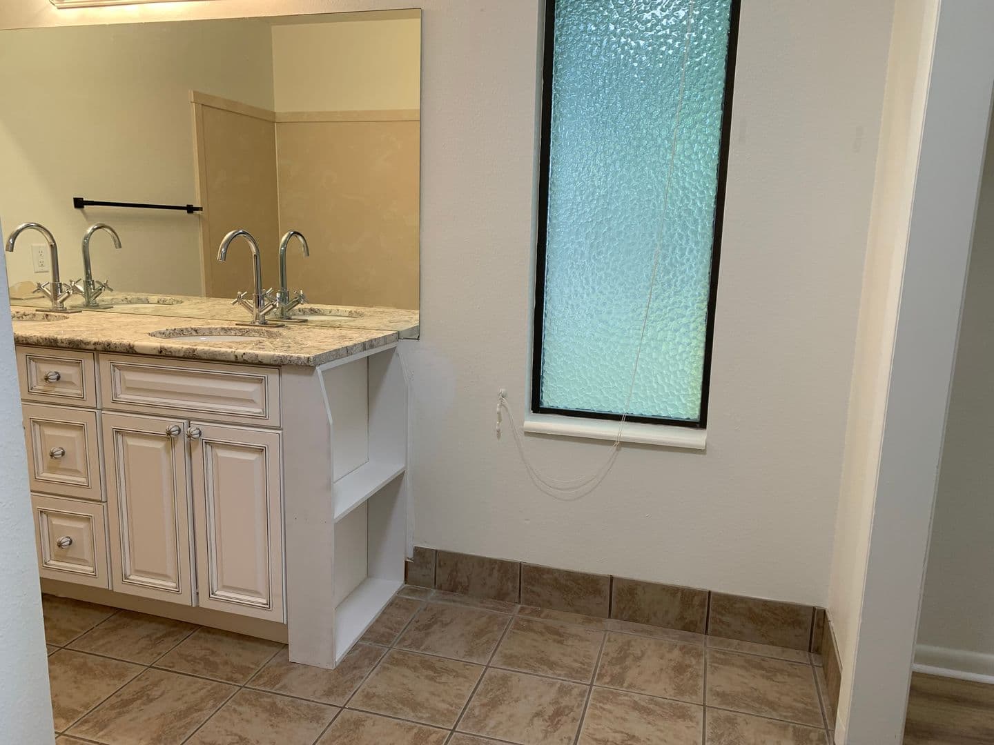 4 Bed / 3 Bath Main-Floor Unit in St. George — photo 12